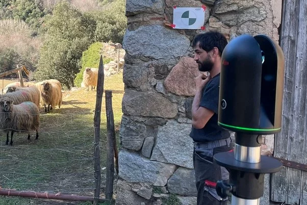 Ajudem a recuperar #laSala de #Viladrau realitzant un escaneig 3D del seu estat actual.