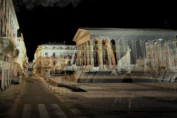 Únase a nosotros en un recorrido virtual por la pintoresca Ville de Nîmes, hogar de la arquitectura histórica romana, con nuestra Leica Pegasus