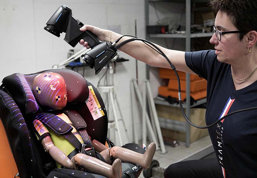 Escáner 3D portátil de mano Hexagon para inspección industrial