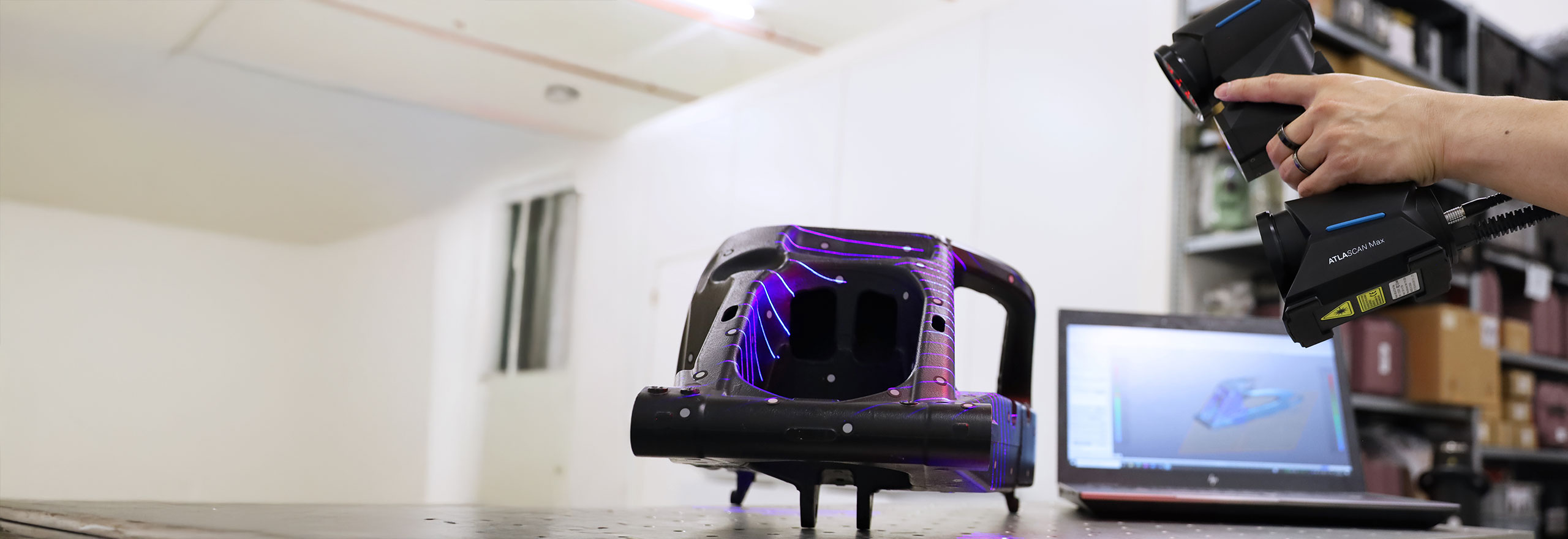 Hexagon ATLASCAN Max escáner 3D portátil para metrología industrial