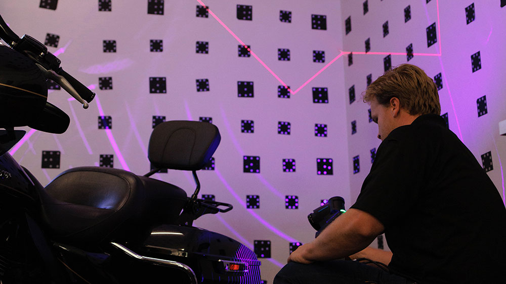 Escaneo 3D sin targets sobre la pieza con Hexagon MARVELSCAN