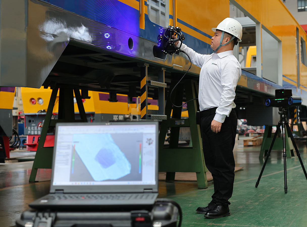 Escaneo 3D sin targets sobre la pieza con Hexagon HYPERSCAN